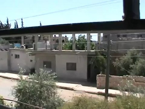 فري برس درعا مدينة طفس أطلاق نار بعد أقتحام المدينة لكسرالأضراب25 4 2012 Daraa