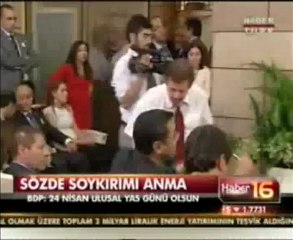 Sırrı Süreyya ile Gazeteci Arasında Ermeni 'Soykırımı' Tartışması