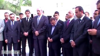 Numan Kurtulmuş Atıf Hoca'nın mezarını ziyaret etti