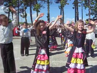 23 Nisan Gösterisi Çadırımın Üstüne Dansı