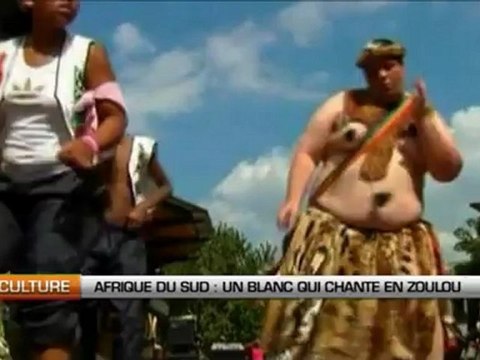 Afrique du Sud, un homme blanc qui chante en zoulou