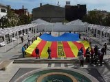 Llorente visita a la Penya valencianista de Benetússer y su bandera gigante