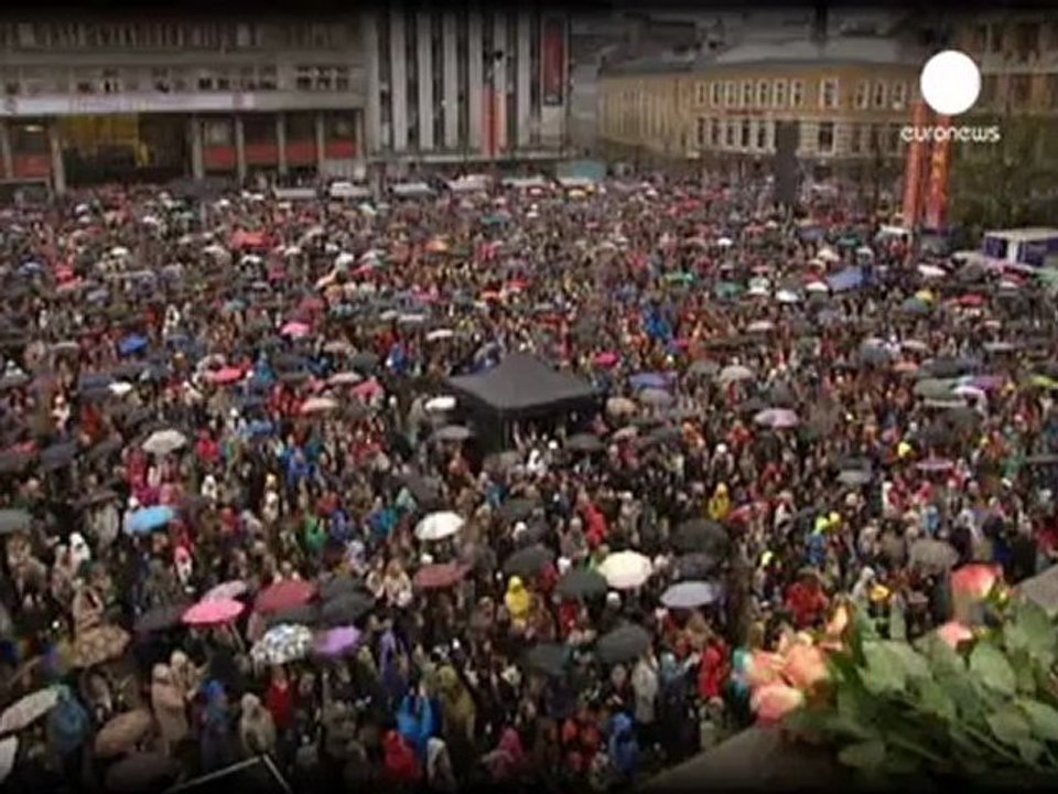 Norveçliler Breivik için şarkı söyledi