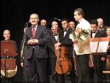 Eskişehir B.Belediye Başkanı Sn:Yılmaz BÜYÜKERŞEN,TSM Korosunu kutlarken (1 Nisan 2012)Şef:Ata SEVİN