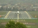 Windy weather makes for dramatic plane landings in Spain