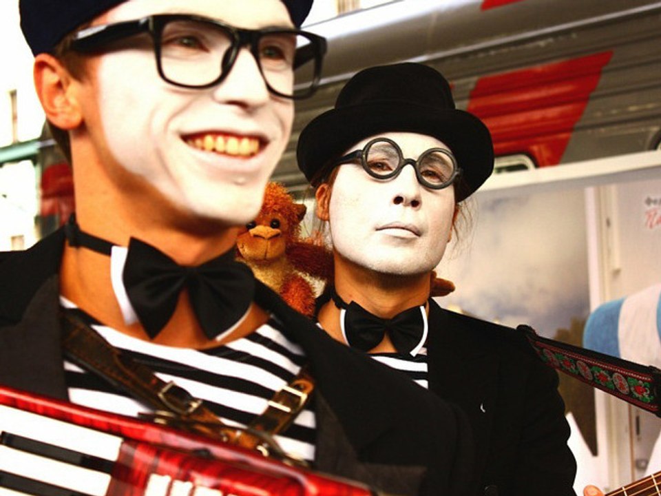 Jazz-band and street orchestra "Tochki nad Yo" (Moscow, Russia)