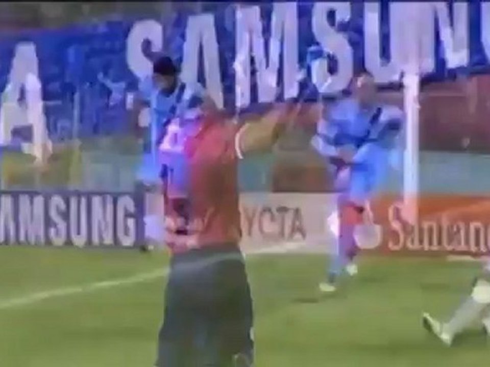 Neymar mit Apfel Niedergestreckt