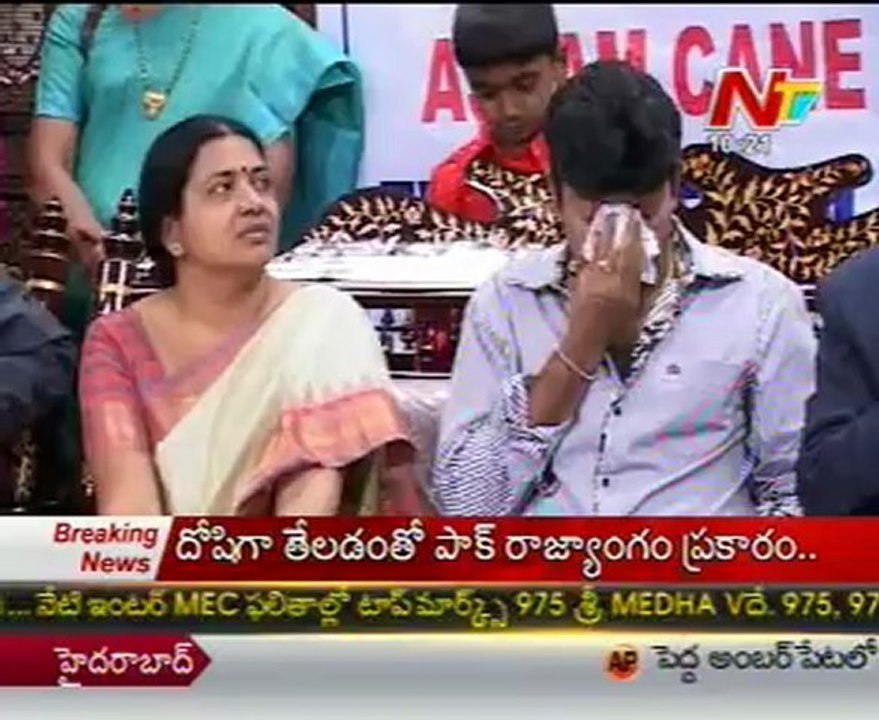 Jeevitha Rajasekhar hand to BJP
