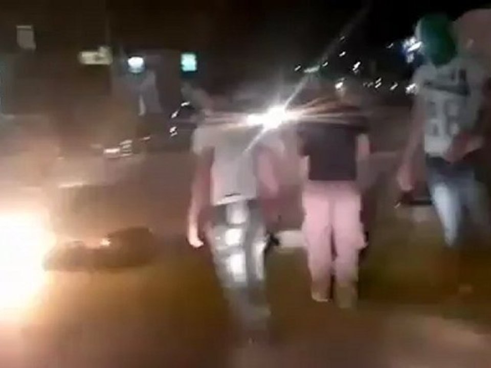 فري برس دمشق إغلاق الطرقات في حي العسالي بدمشق  26 4 2012 Damascus