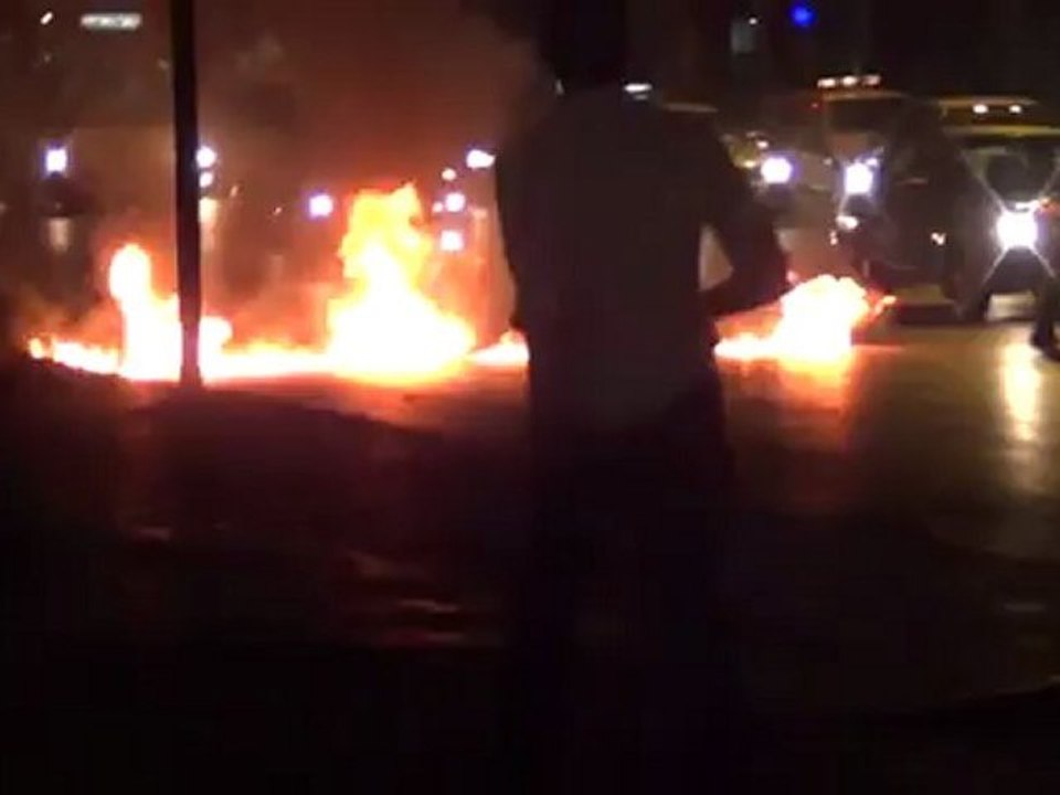 فري برس دمشق  قطع شارع الثورة واطلاق النار 26 4 2012 Damascus