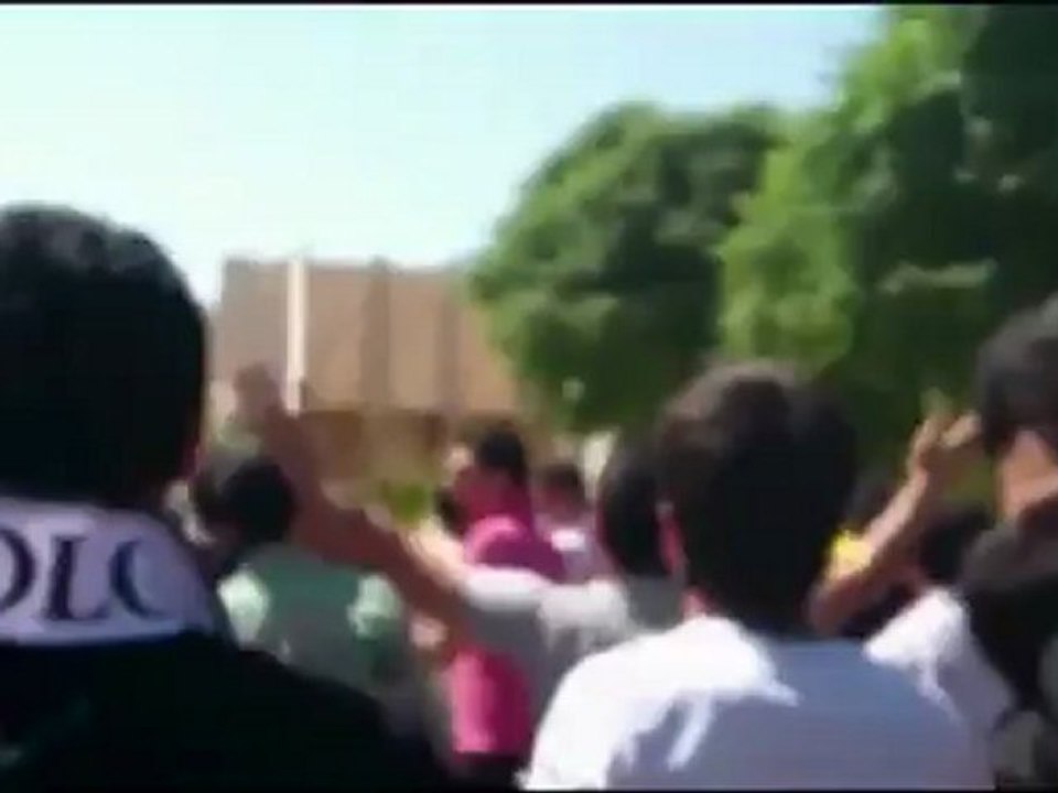 فري برس حلب جامعة حلب مظاهرة لتخفيف الضغط عن كلية الآداب 26 4 2012 Aleppo