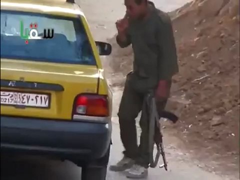 فري برس ريف دمشق سقبا تفتيش دقيق للسيارات في المدينة 26 4 2012 Damascus