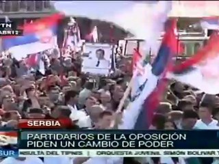 Partidarios de la oposición de Serbia piden cambio de poder