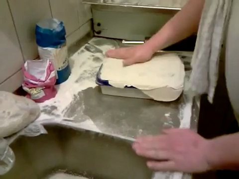 Jak zwijać uszka do barszczu_ [wiocha.pl kwejk.pl](360p_H.264-AAC)