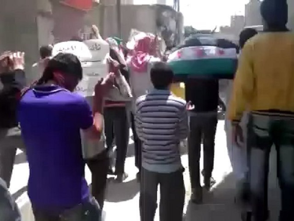 فري برس حلب حي المرجة جمعة  أتى أمر الله فلا تستعجلوه 27 4 2012 Aleppo