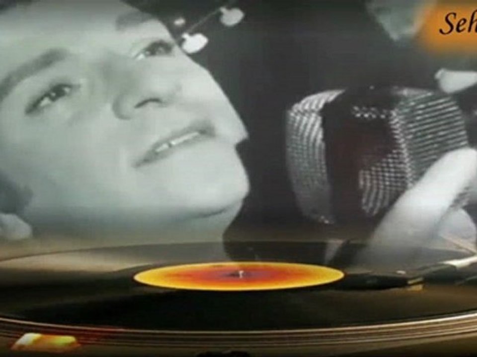 Zeki Müren  ♪♪♪  Ne Sevincin Ömrü Varmış