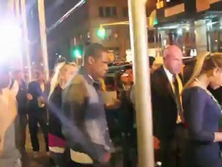 Beyonce porte des chaussures plates et se coupe les cheveux