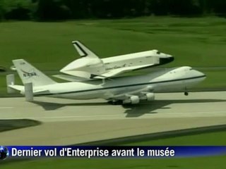 Vol de la navette Enterprise au-dessus de New York