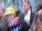 Justin Bieber mobbed by fans in London