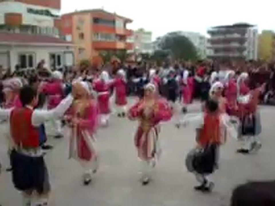 KKTC Folklör Ekibinin Gösterisi
