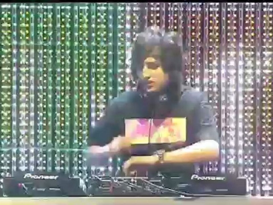 Pitbull  feat Sensato - Crazy  People ( Billboard 2012 )