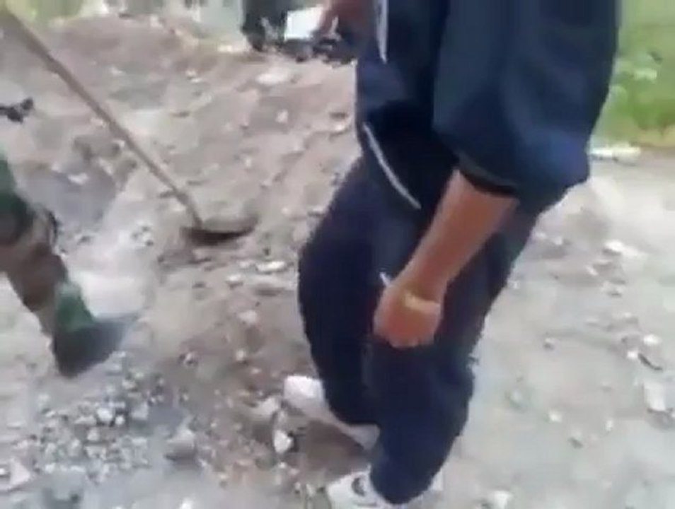 Dünyayı sallayan diri diri gömme anı!