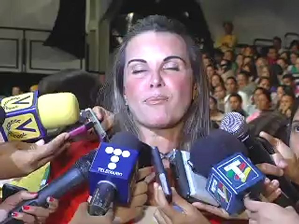 DECLARACIONES ALCALDESA DE MARACAIBO ENTREGA LOS CERTIFICADOS DE LA BECAS JEL CAPÍTULO ANA MARIA CAMPOS