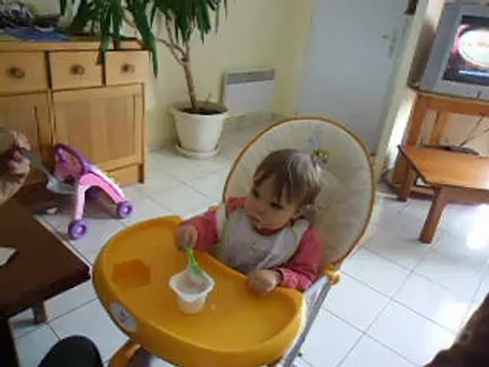 titi mange seule