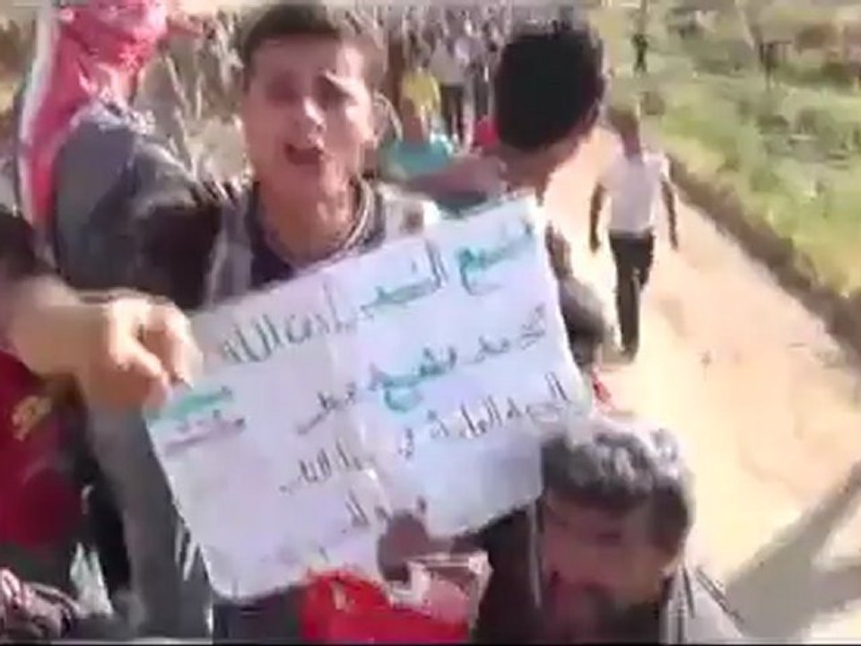 فري برس حماه المحتلة تشييع الشهيد بإذن الله محمد شيخ عمر 27 4 2012 ج1 Hama