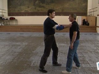 Sports Loisirs : Krav maga : se défendre contre une saisie au col