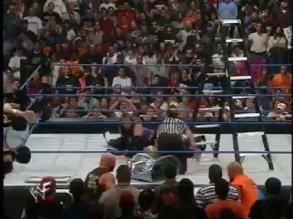 WWE-Universal.Fr - Jeff Hardy VS Matt Hardy ( Harcore Championship )
