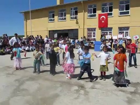 Göçeri İlköğretim Okulu 23 Nisan Gösterileri Abe Kaynana Oyunu