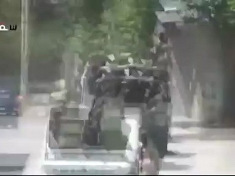 فري برس ريف دمشق سقبا أم لمعتقل تترجى الأمن ليتركوا ابنها 27 4 2012 Damascus