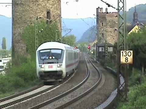 IC Intercity Express BR110 BR 110 Baureihe DBAG DB Deutsche Bahn Oberwesel Rhein linke Rheinstrecke Eisenbahn Railways Rhine German Germany Deutschland deutsch Railroad Güterzug Zug Train Lok loco Lokomotive locomotive Güterwagen Regio Güterverkehr tra