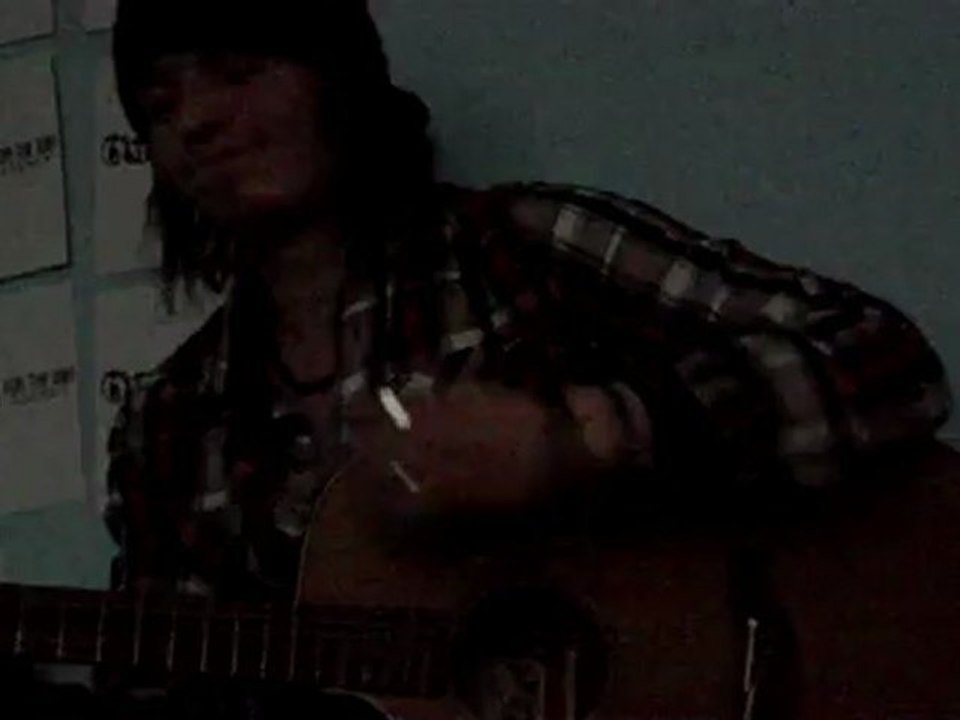 Pierre-Jean (OmEgA) -Droit devant- Showcase acoustic à Lyon le21/04/12