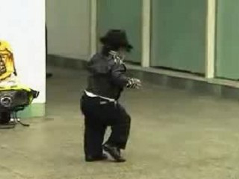 mini-michael-jackson-Koreus[1][1].com