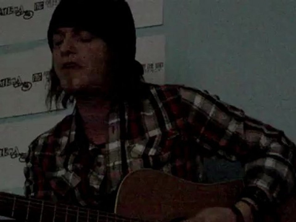Pierre-Jean (OmEgA) -Vivant- Showcase acoustic à Lyon le 21/04/12