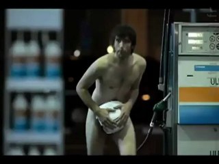 Naked boy escapes grirfriend's parents