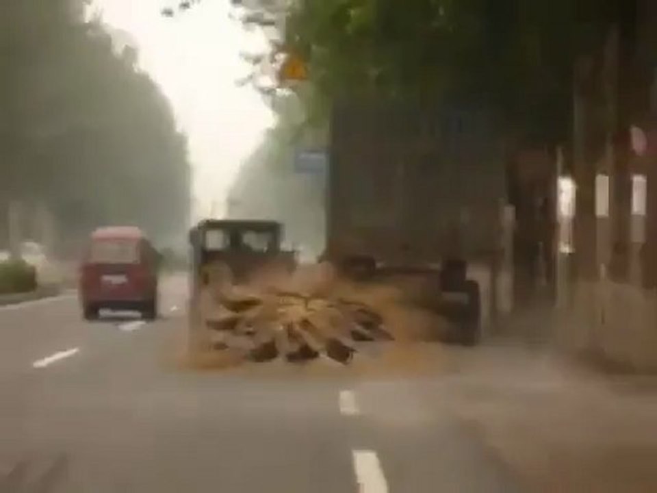 Sokak böyle süpürülür