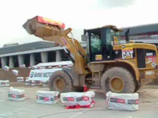 Canı sıkılan kepçe operatörü - 18