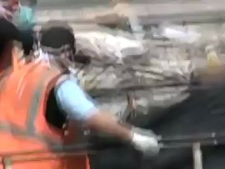 فري برس حمص إستكمال إخراج الجثث من المشفى الوطني بحمص صباح اليوم 28 4 2012 Homs