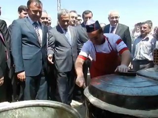 Bülent Arınç'ın İskilip Dolması Kazan Açılışına Bahşiş Verişi