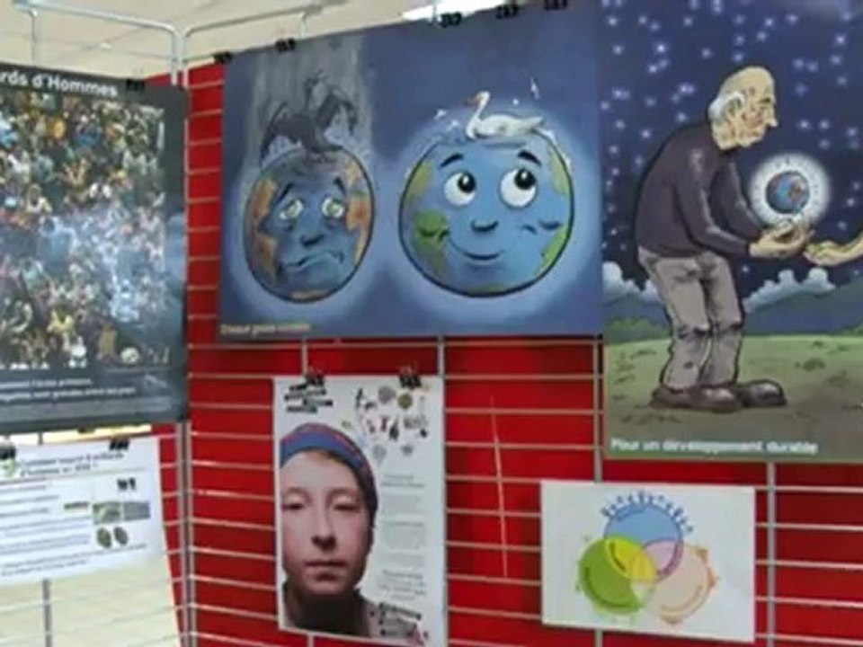 Exposition sur la développement durable au Collège du Cateau