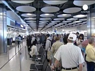 El aeropuerto londinense de Heathrow saturado con largas...