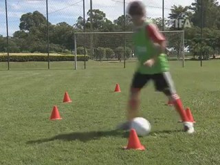 FIFA.com - Grassroots  Fondamentaux techniques8