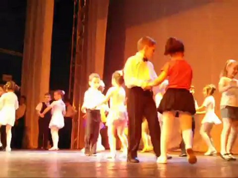 Micile vedete -dans- 29 aprilie 2012