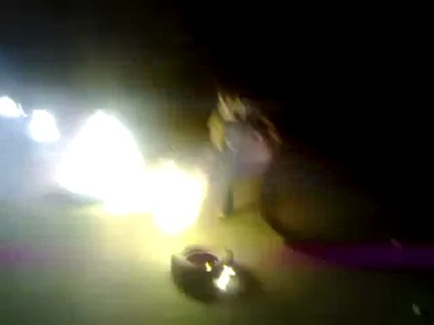 فري برس ريف دمشق مدينة حمورية احراق الاطارات وقطع الطريق 29 4 2012 Damascus