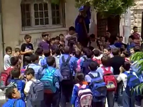 فري برس حماه المحتلة حي البياض مظاهرة طلابية لاطفالنا الابطال 29 4 2012 Hama