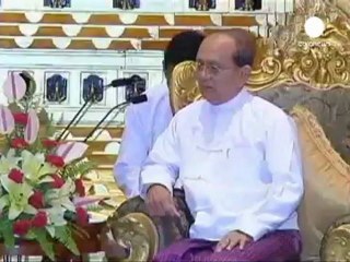 Myanmar: San Suu Kyi presterà giuramento alla Carta