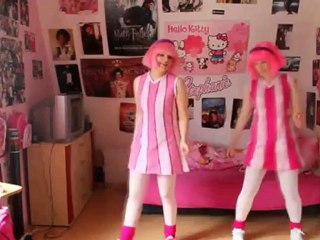 Lazytown : Viivi13 and Bubble093 dancing to 'We're dancing' (English)'in the chamber Viivi13